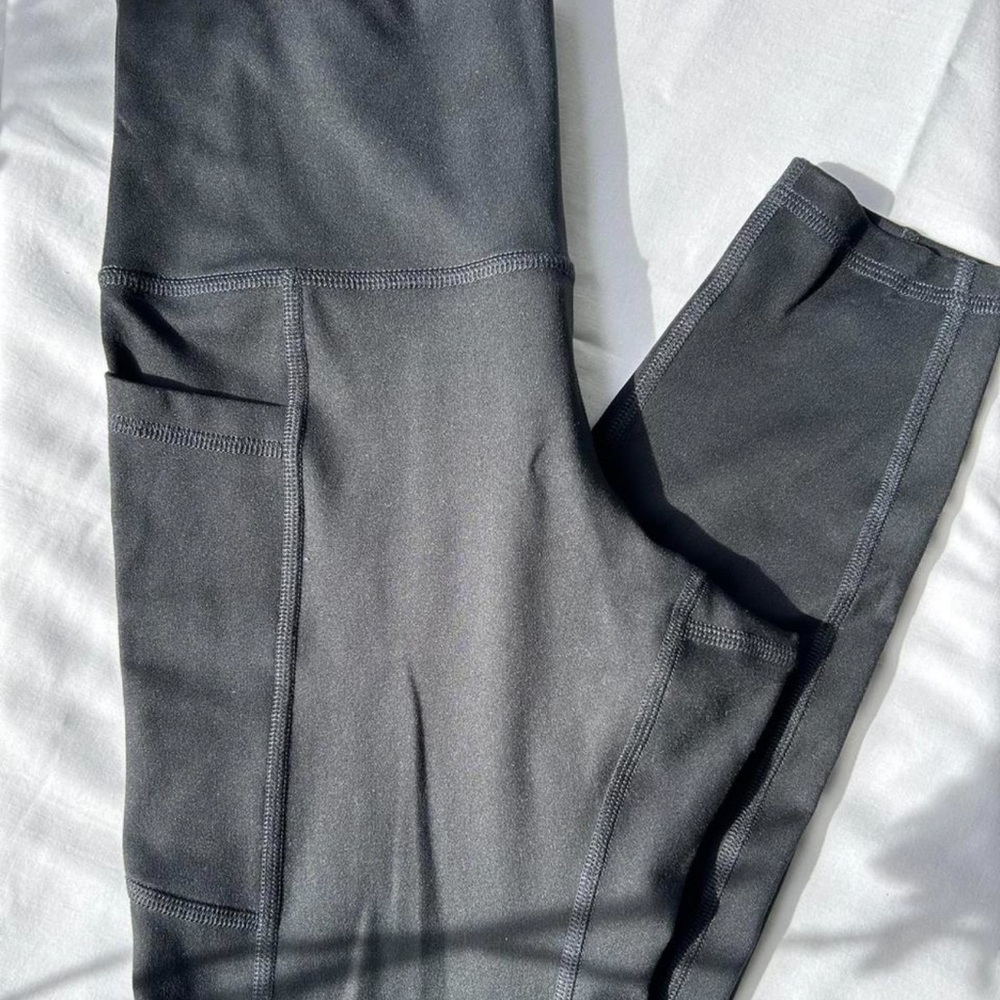 Gilly Hicks (Hollister) Recharge Leggings